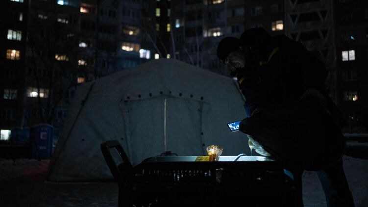 Киев по-прежнему страдает из-за последствий ударов по энергетике. Фото: ГСЧС