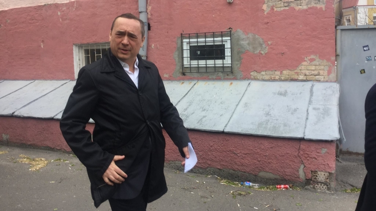 Николай Мартыненко вышел из суда на волю, фото: