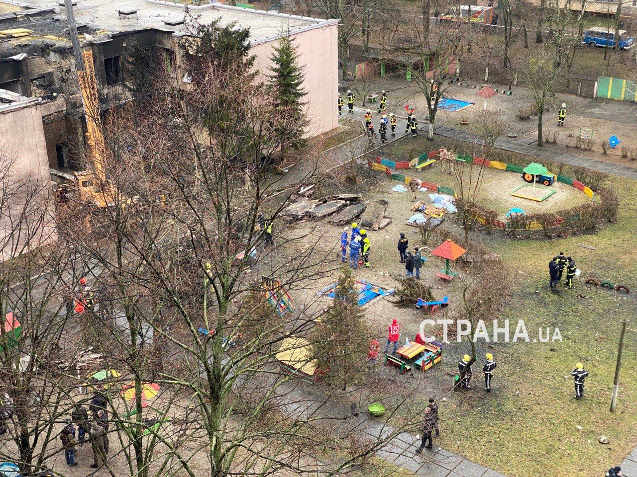 Последствия крушения вертолета в Броварах 18 января