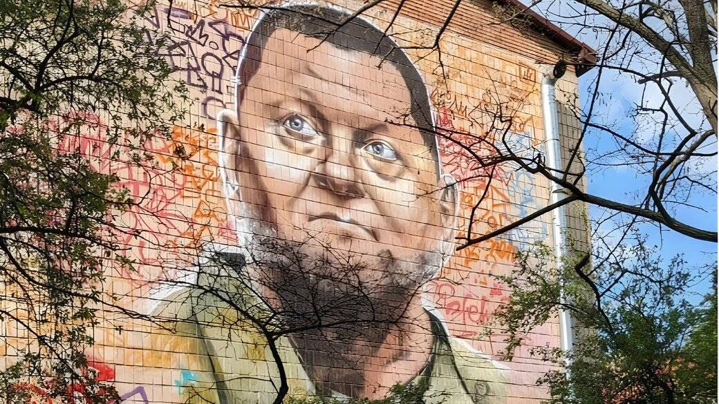 В Киеве закрасили мурал с Валерием Залужным на стене детского дома