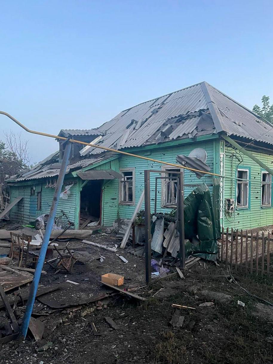 Фото (3) последствий обстрела. Источник - Телеграм